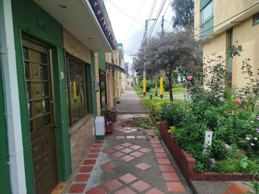 Casa de 2 alcobas en venta en Villas De Granada, Bogotá, 90 m² · foto 2 de 17