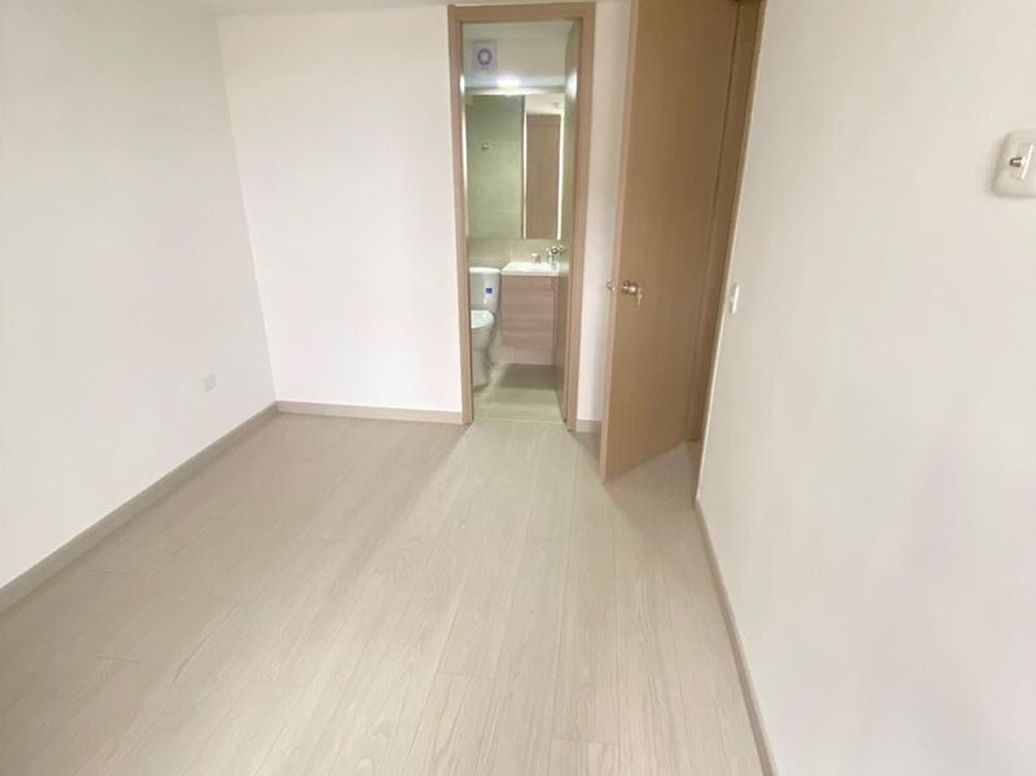 Apartamento de 3 alcobas en venta en Campo Alegre, Bogotá, 60 m² · foto 14 de 16