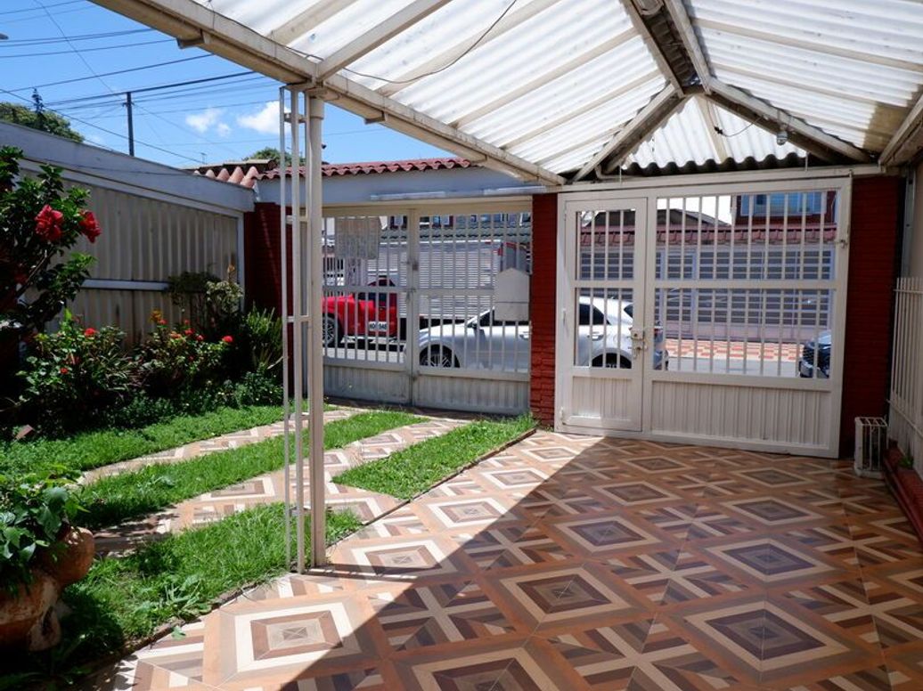 Casa de 4 alcobas en venta en Balcares, Bogotá, 201 m² · foto 2 de 20