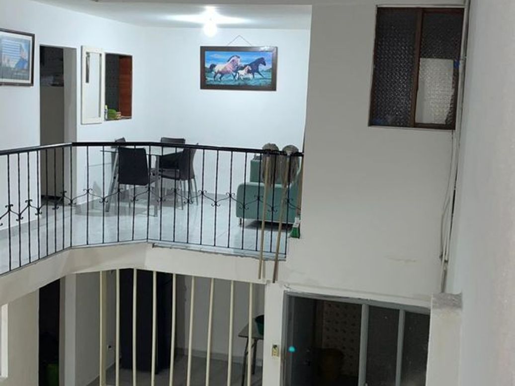 Casa de 7 alcobas en venta en Puente Aranda, Bogotá, 360 m² · foto 2 de 5