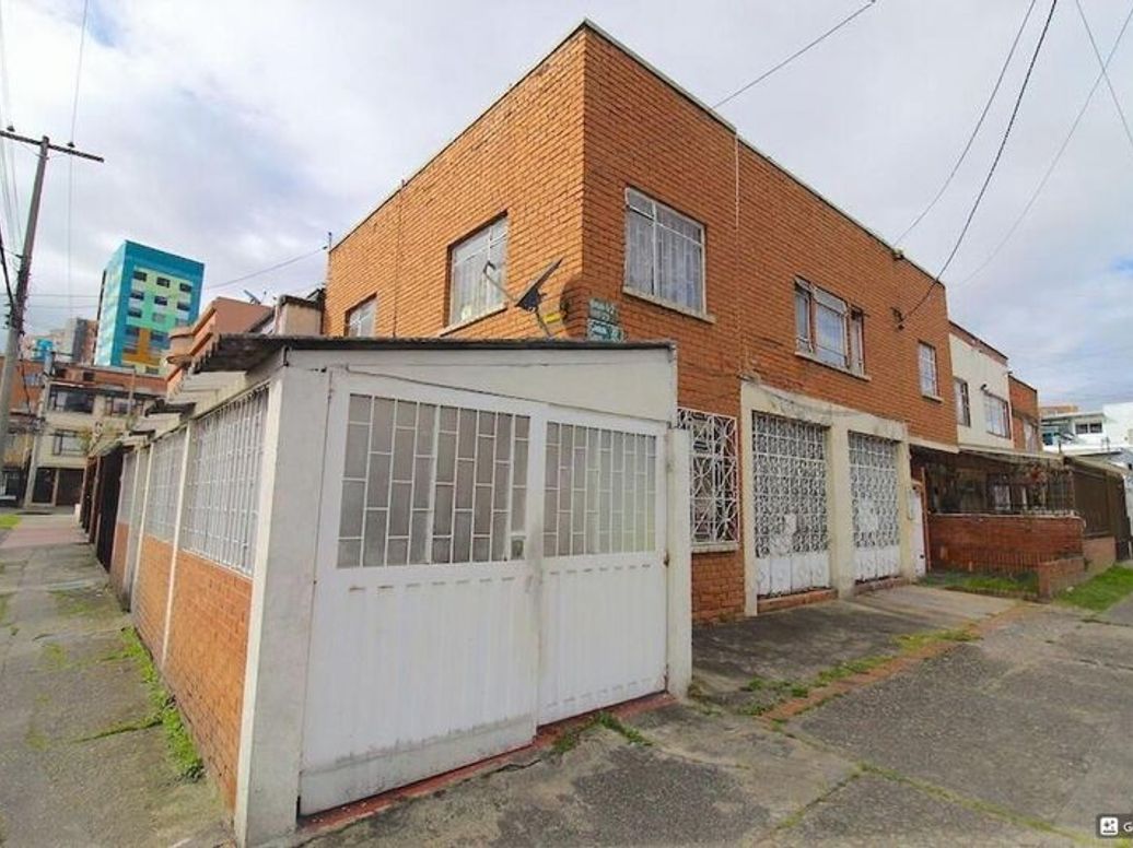 Casa de 4 alcobas en venta en Quinta Paredes, Bogotá, 198 m² · foto 2 de 19