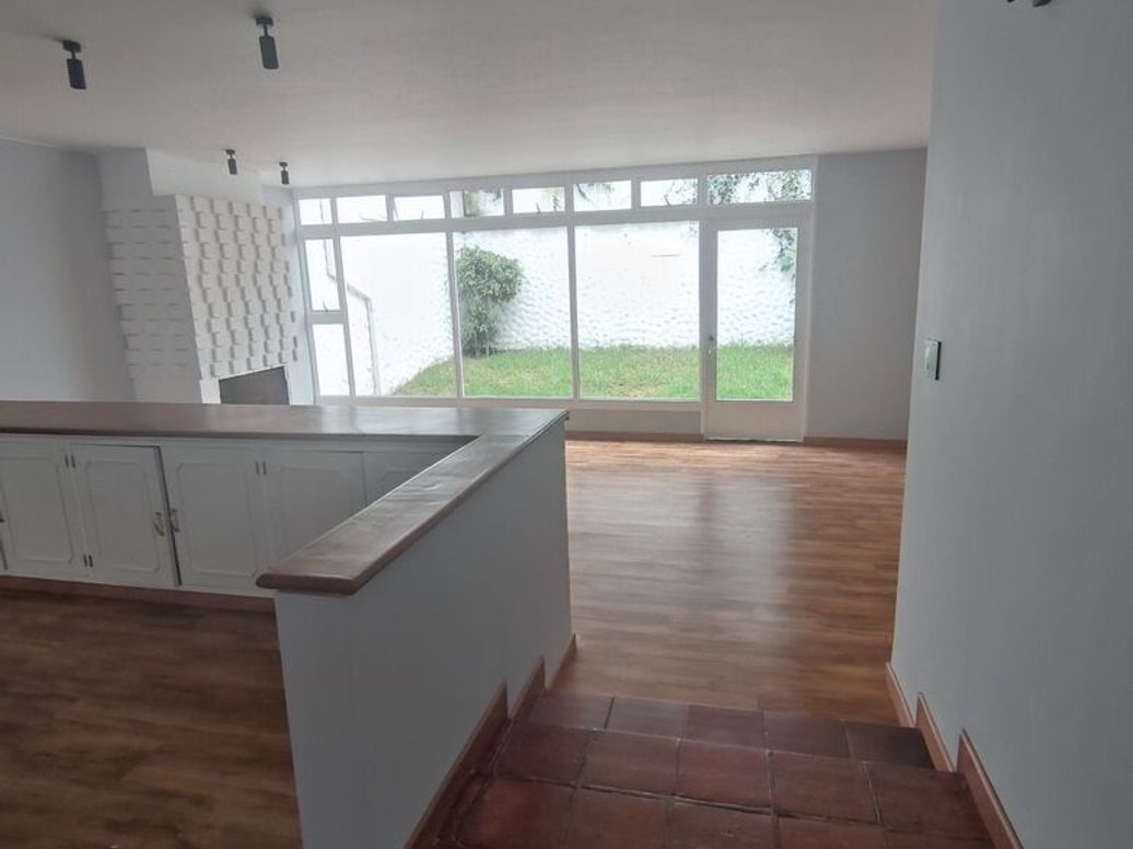 Casa de 4 alcobas en venta en Molinos Norte, Bogotá, 197 m² · foto 3 de 20