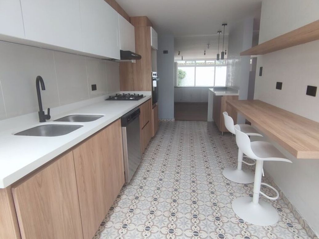 Casa de 4 alcobas en venta en Molinos Norte, Bogotá, 197 m² · foto 5 de 20