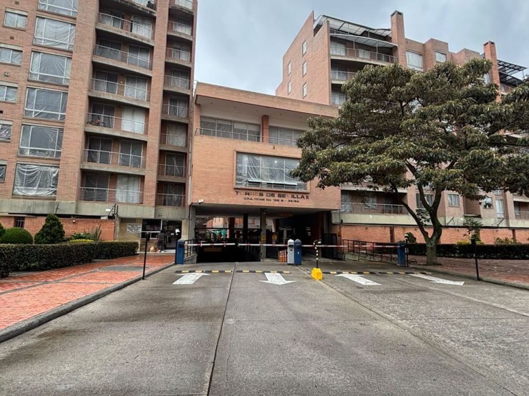 Apartamento de 3 alcobas en venta en Colina Campestre, Bogotá, 82 m² · foto 2 de 20