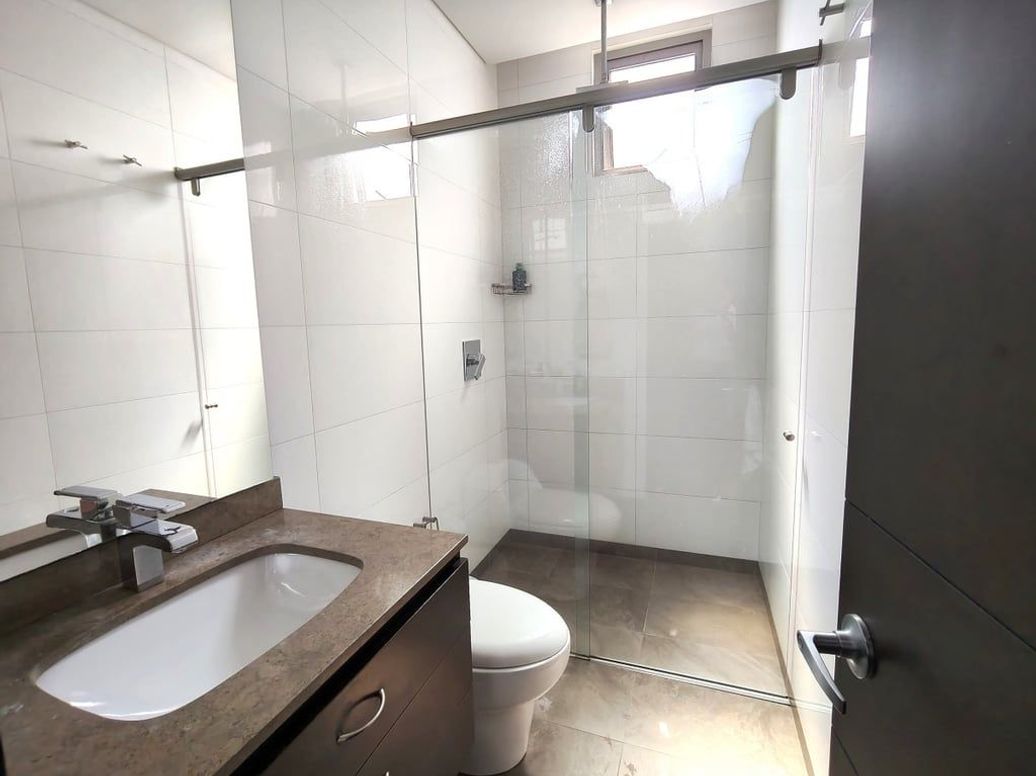 Apartamento de 2 alcobas en venta en Chico Norte Et. Iii, Bogotá, 90 m² · foto 8 de 18