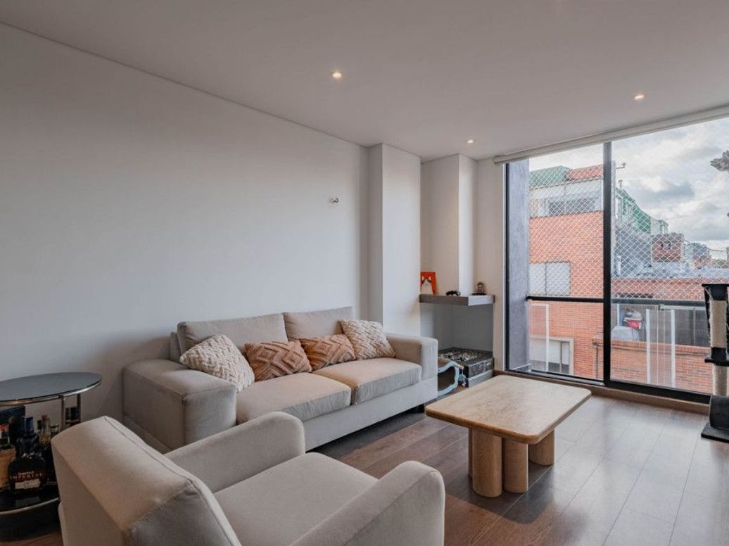 Apartamento de 1 alcoba en venta en Santa Barbara Occidental, Bogotá, 62 m² · foto 2 de 18