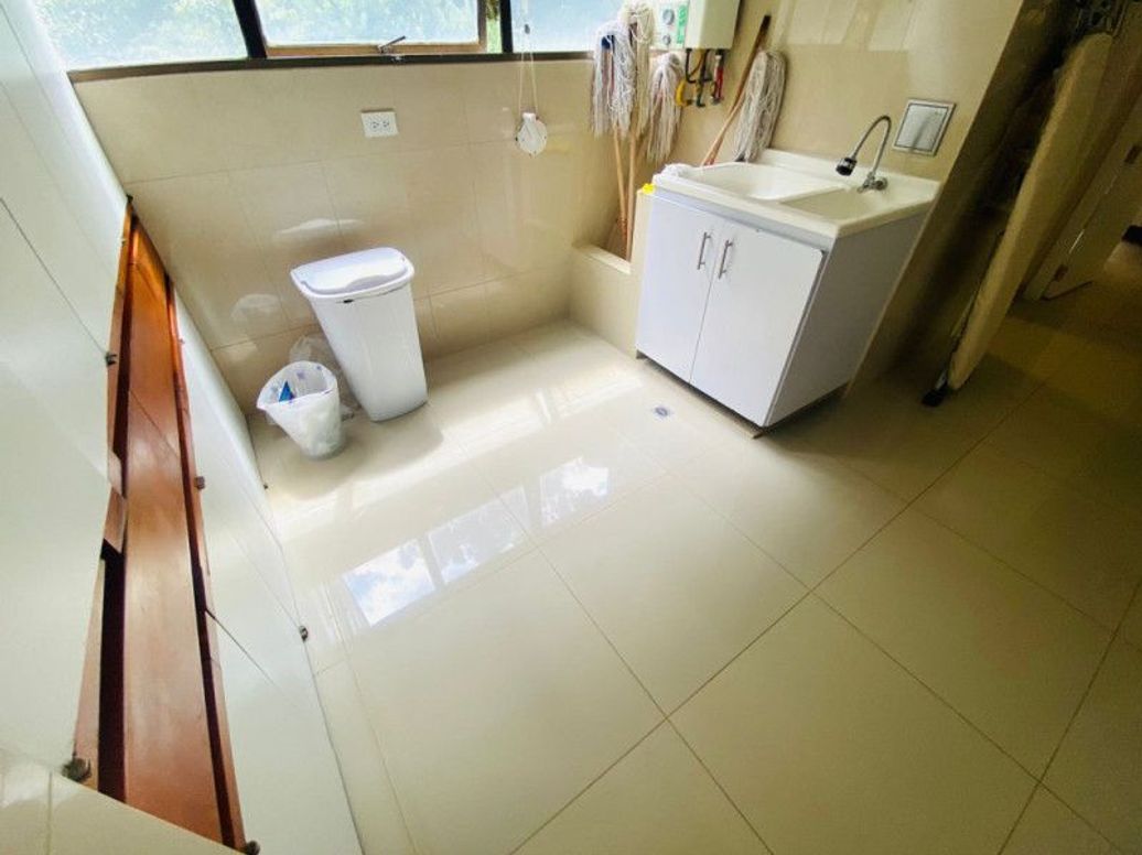 Apartamento de 3 alcobas en venta en El Refugio, Bogotá, 360 m² · foto 14 de 20