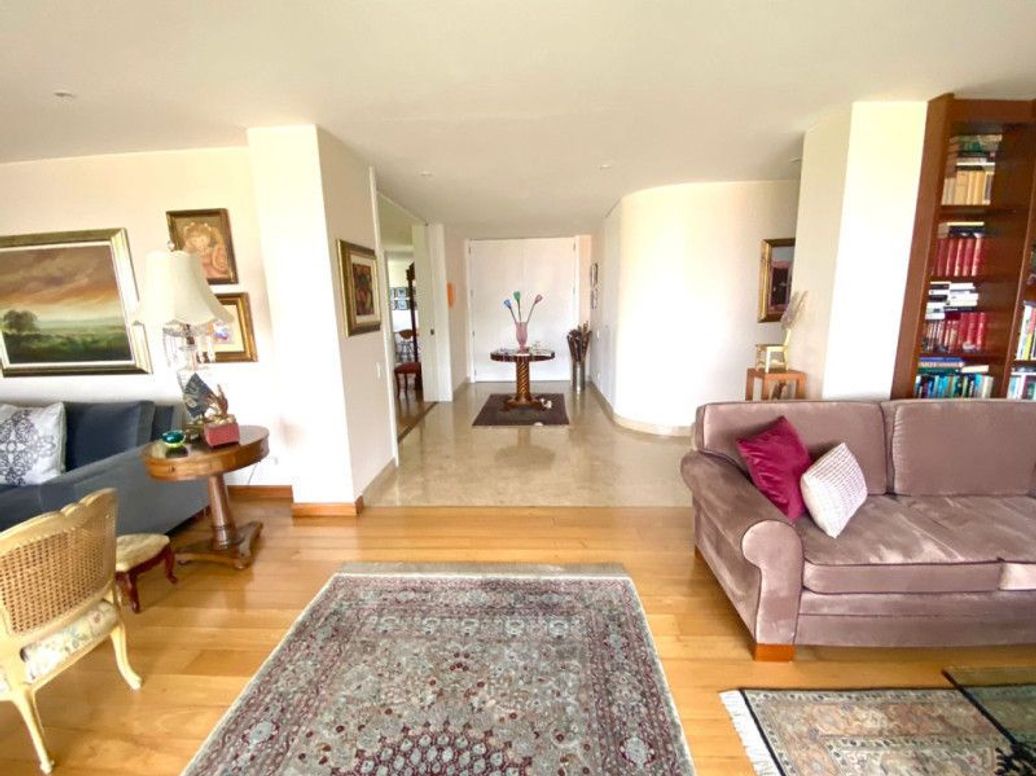 Apartamento de 3 alcobas en venta en El Refugio, Bogotá, 360 m² · foto 8 de 20