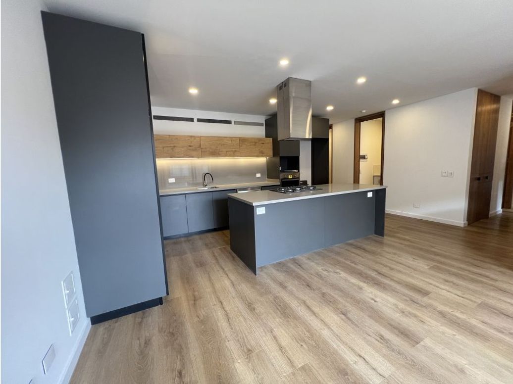 Apartamento de 3 alcobas en venta en Chicó Navarra, Bogotá, 147 m² · foto 3 de 20
