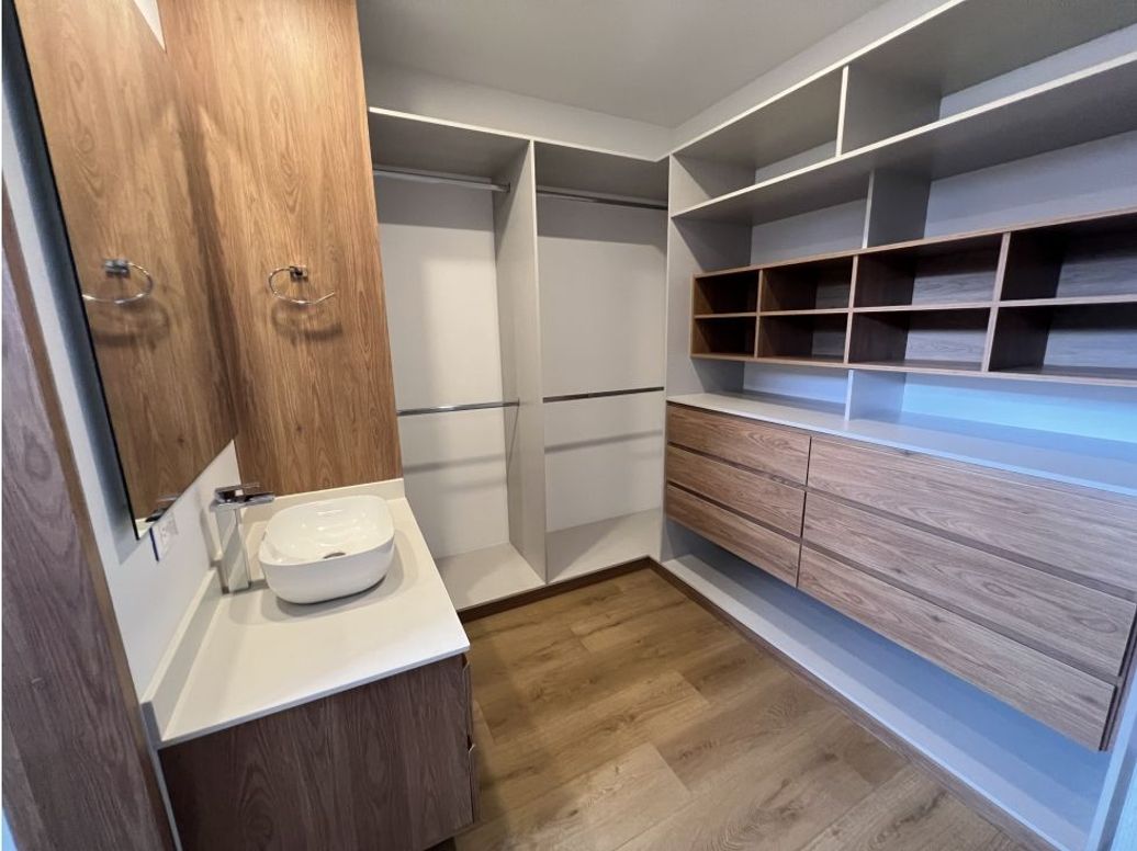 Apartamento de 3 alcobas en venta en Chicó Navarra, Bogotá, 147 m² · foto 14 de 20