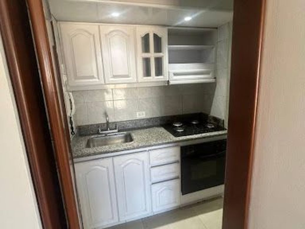 Apartamento de 2 alcobas en venta en Los Cedros Oriental, Bogotá, 125 m² · foto 3 de 20