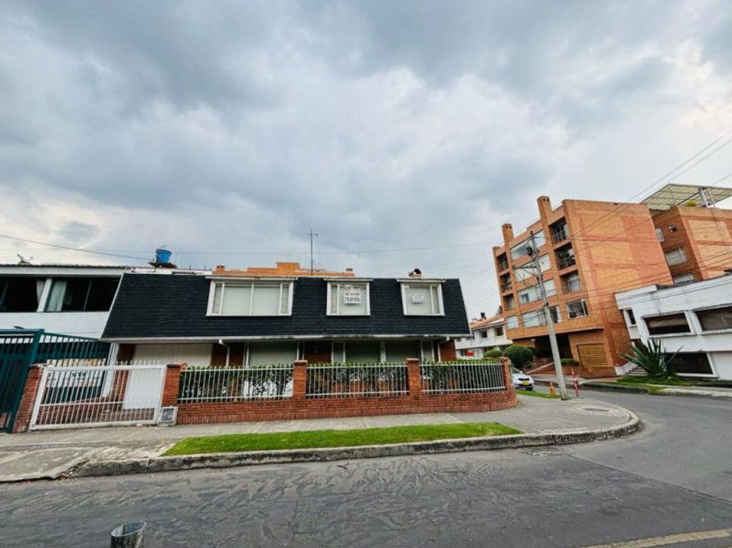 Casa de 4 alcobas en venta en Santa Barbara Central, Bogotá, 332 m² · foto 8 de 16
