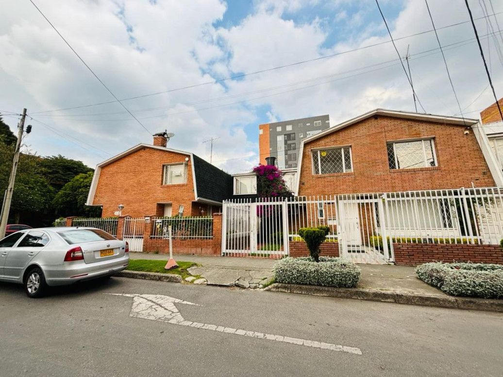 Casa de 4 alcobas en venta en Santa Barbara Central, Bogotá, 332 m² · foto 11 de 16
