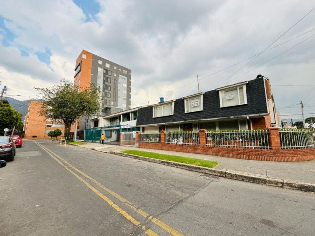 Casa de 4 alcobas en venta en Santa Barbara Central, Bogotá, 332 m² · foto 16 de 16