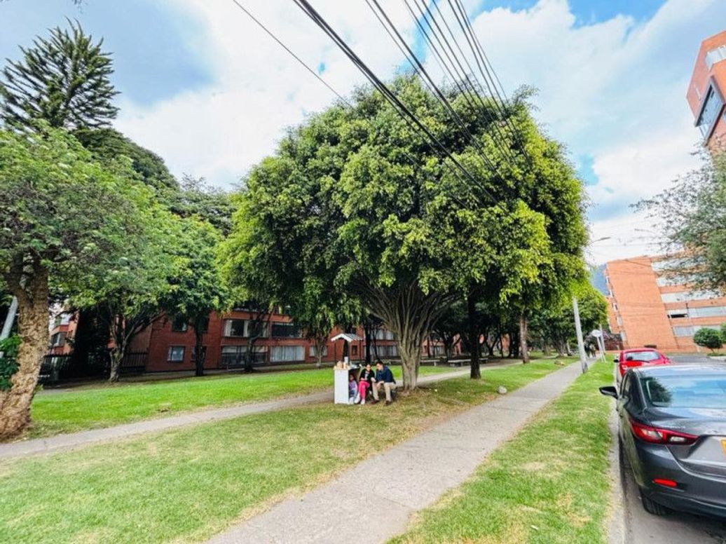 Casa de 4 alcobas en venta en Santa Barbara Central, Bogotá, 332 m² · foto 12 de 16