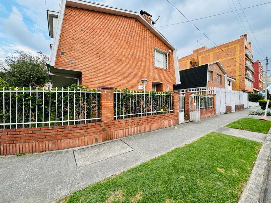 Casa de 4 alcobas en venta en Santa Barbara Central, Bogotá, 332 m² · foto 7 de 16