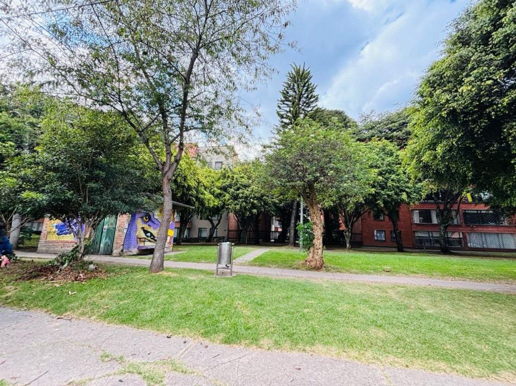 Casa de 4 alcobas en venta en Santa Barbara Central, Bogotá, 332 m² · foto 13 de 16
