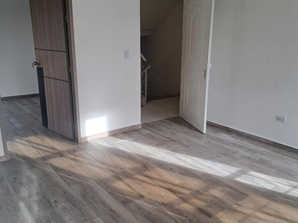Casa de 6 alcobas en venta en Ospina Perez Sur, Bogotá, 320 m² · foto 9 de 15