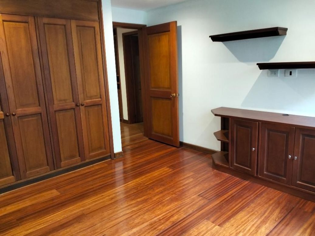 Apartamento de 3 alcobas en arriendo en Los Rosales, Bogotá, 207 m² · foto 15 de 20