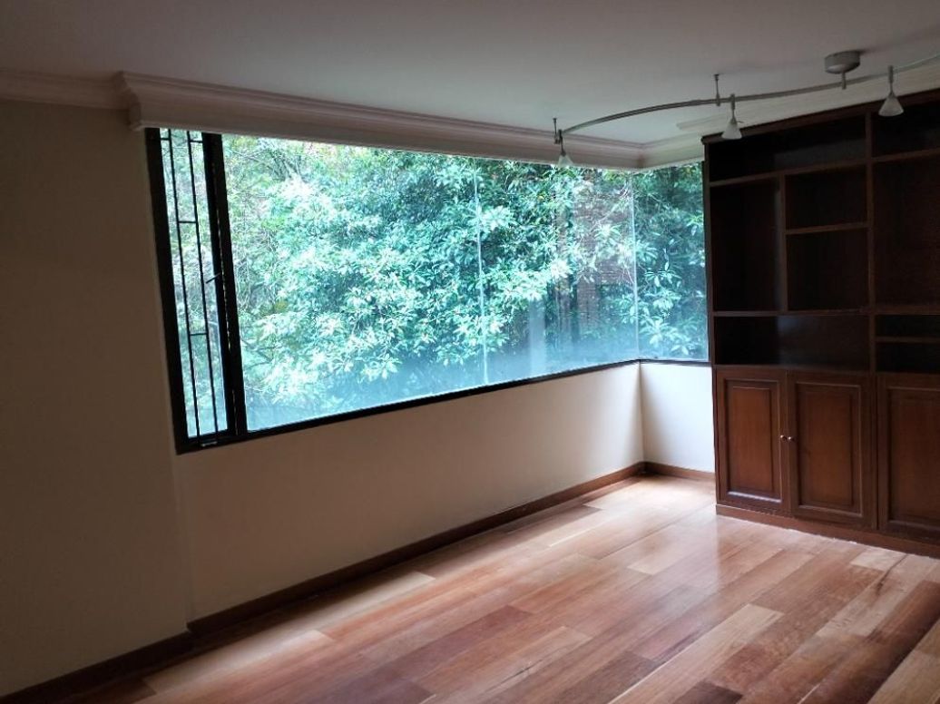 Apartamento de 3 alcobas en arriendo en Los Rosales, Bogotá, 207 m² · foto 2 de 20