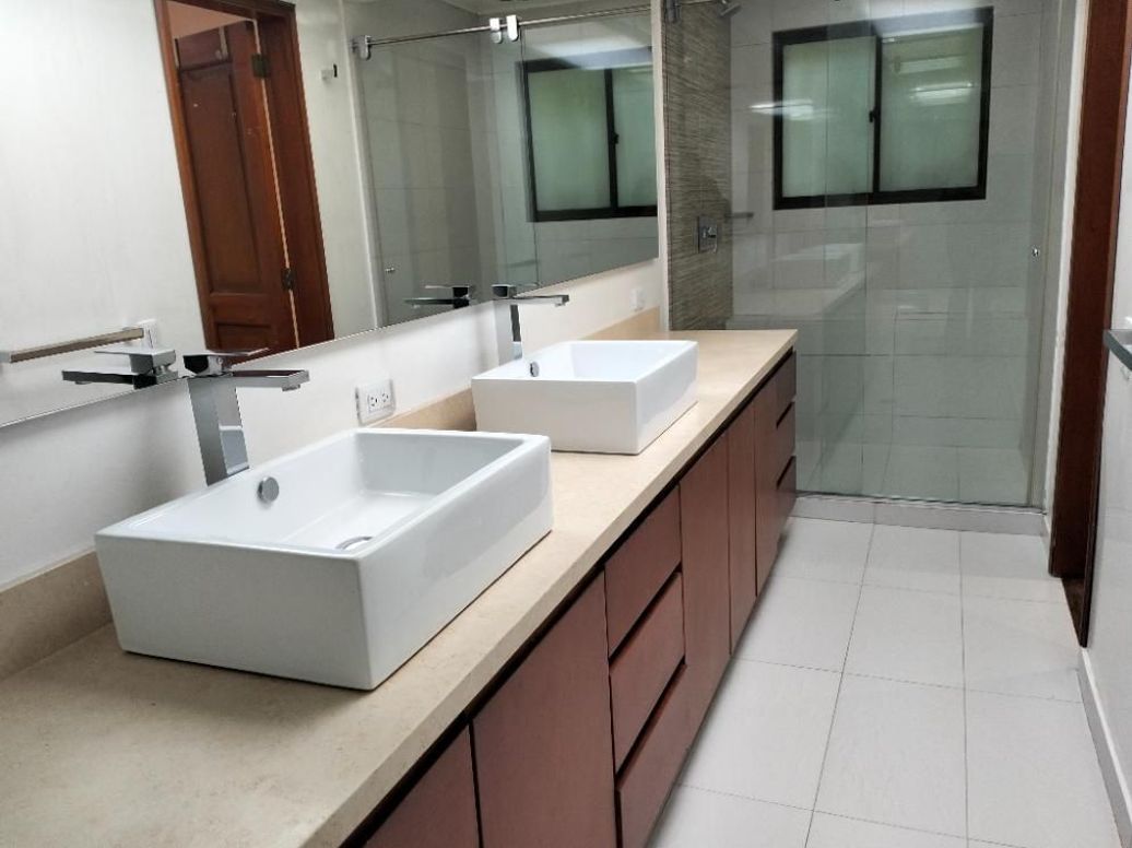 Apartamento de 3 alcobas en arriendo en Los Rosales, Bogotá, 207 m² · foto 18 de 20