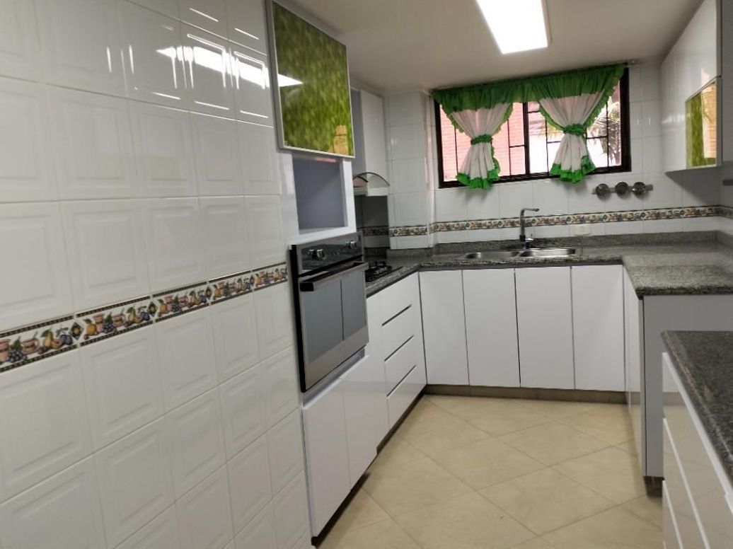 Apartamento de 3 alcobas en arriendo en Los Rosales, Bogotá, 207 m² · foto 7 de 20