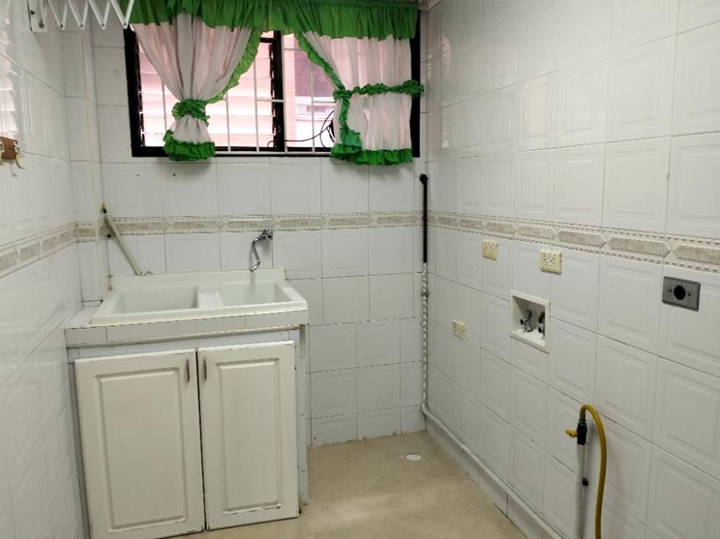 Apartamento de 3 alcobas en arriendo en Los Rosales, Bogotá, 207 m² · foto 9 de 20