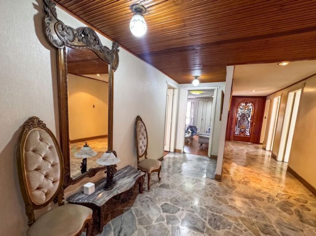 Apartamento de 5 alcobas en venta en Chico Norte Et. Ii, Bogotá, 322 m² · foto 2 de 16