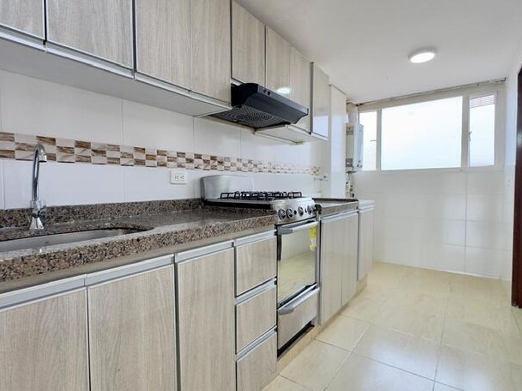 Apartamento de 3 alcobas en venta en Prado Veraniego Norte, Bogotá, 89 m² · foto 4 de 11