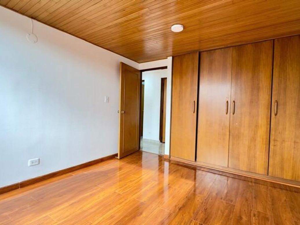 Apartamento de 3 alcobas en venta en Prado Veraniego Norte, Bogotá, 89 m² · foto 5 de 11