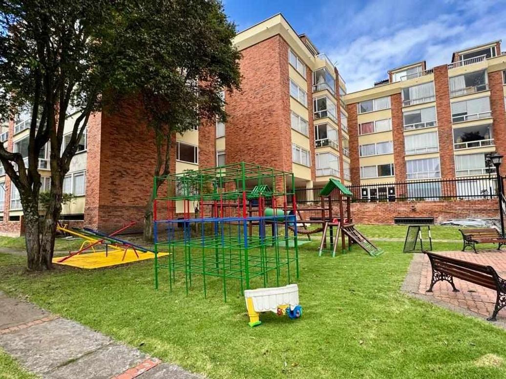 Apartamento de 3 alcobas en venta en Prado Veraniego Norte, Bogotá, 89 m² · foto 2 de 11