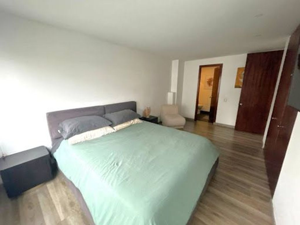 Apartamento de 2 alcobas en venta en Los Rosales, Bogotá, 81 m² · foto 16 de 18