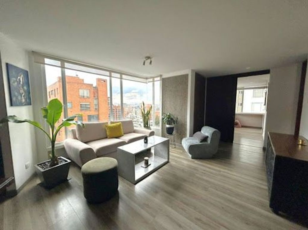 Apartamento de 2 alcobas en venta en Los Rosales, Bogotá, 81 m² · foto 2 de 18