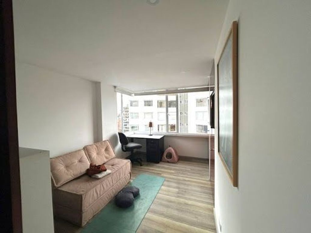 Apartamento de 2 alcobas en venta en Los Rosales, Bogotá, 81 m² · foto 8 de 18