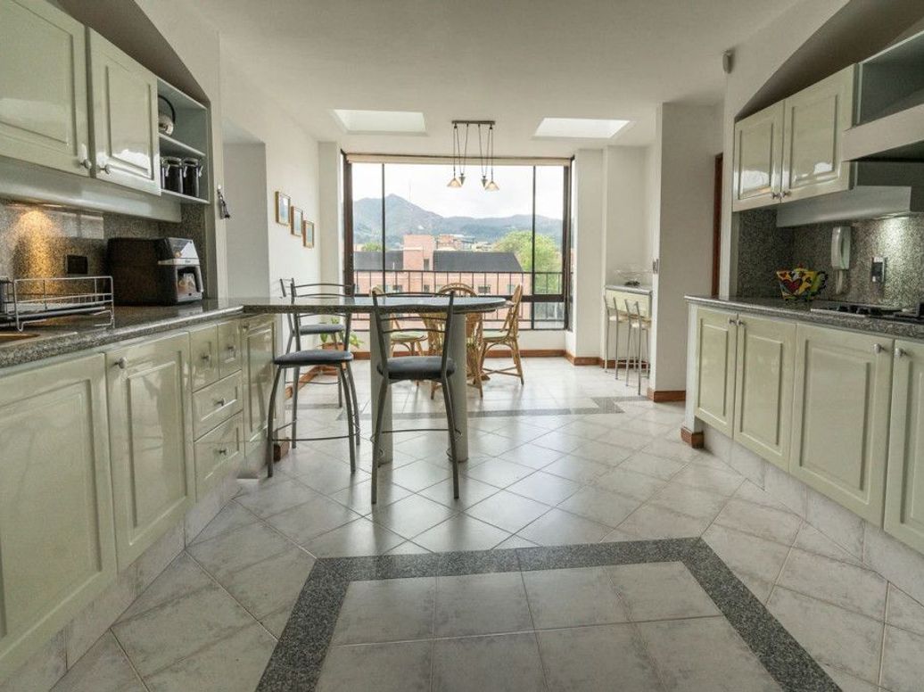 Apartamento de 6 alcobas en venta en San Patricio, Bogotá, 383 m² · foto 9 de 20