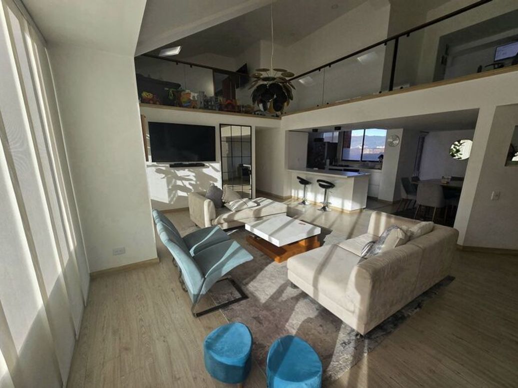 Apartamento de 3 alcobas en venta en Club De Los Lagartos, Bogotá, 190 m² · foto 2 de 13