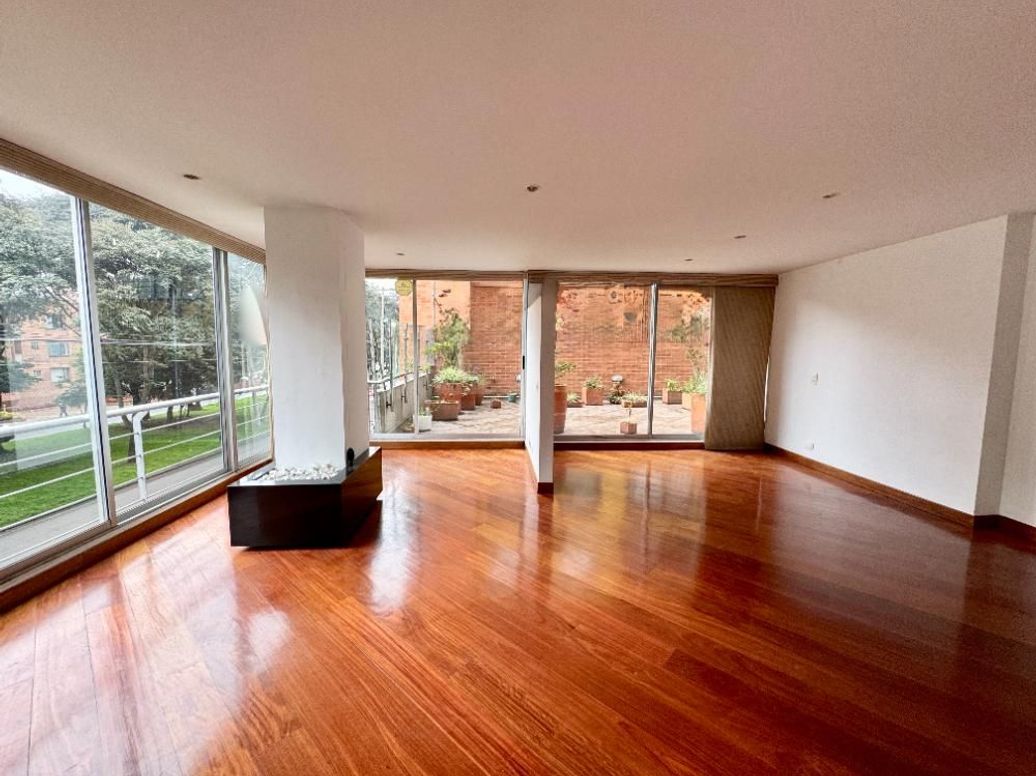 Apartamento de 3 alcobas en venta en Molinos Norte, Bogotá, 138 m² · foto 2 de 20