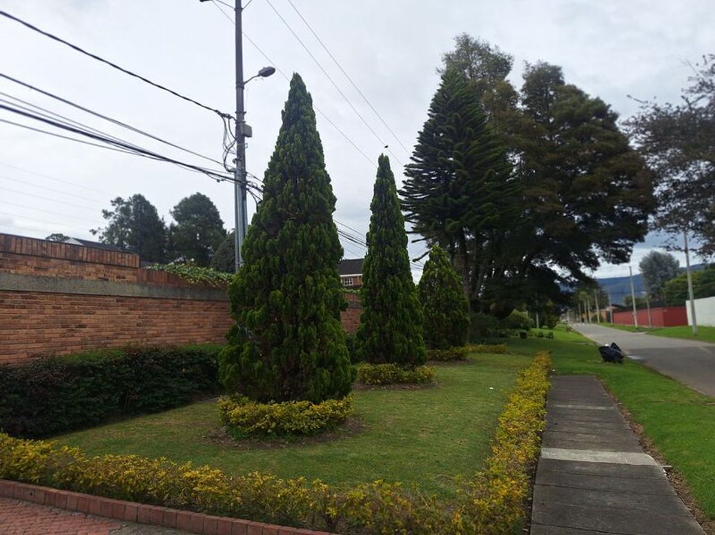 Casa de 5 alcobas en venta en San José De Bavaria, Bogotá, 550 m² · foto 2 de 20
