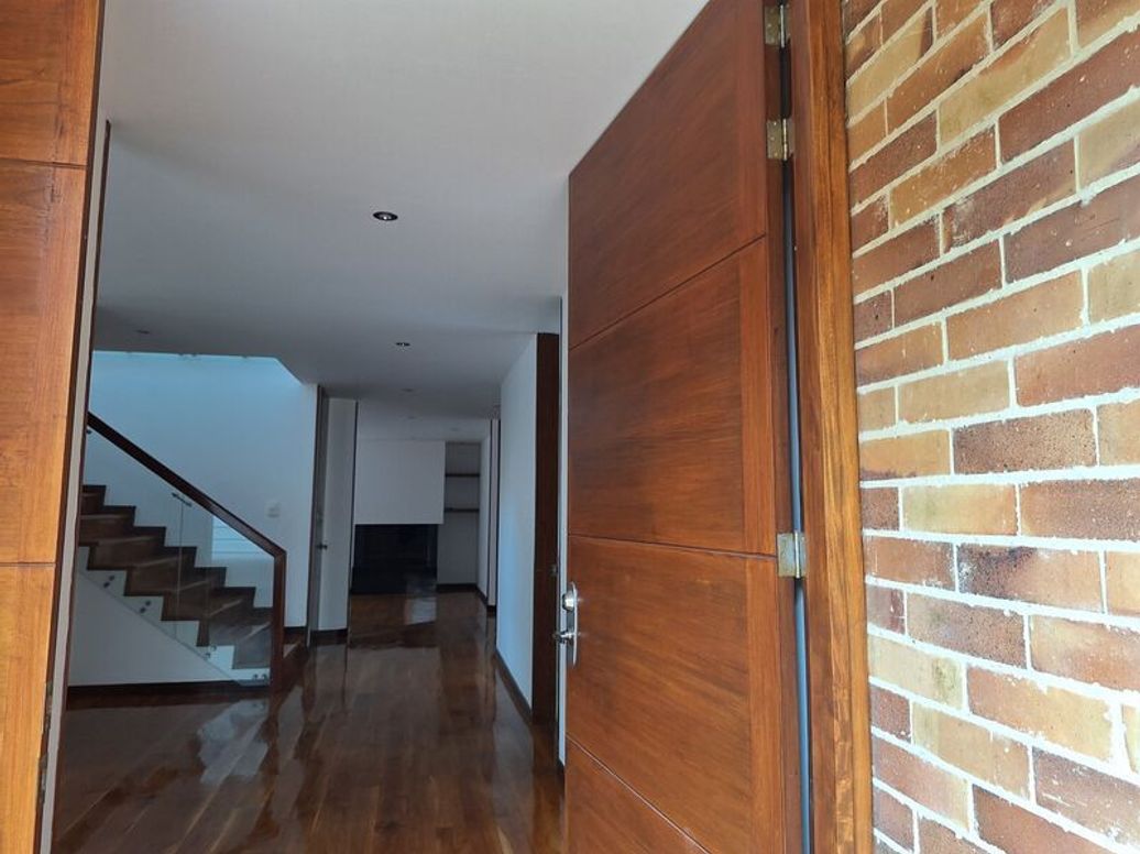 Casa de 5 alcobas en venta en San José De Bavaria, Bogotá, 550 m² · foto 3 de 20