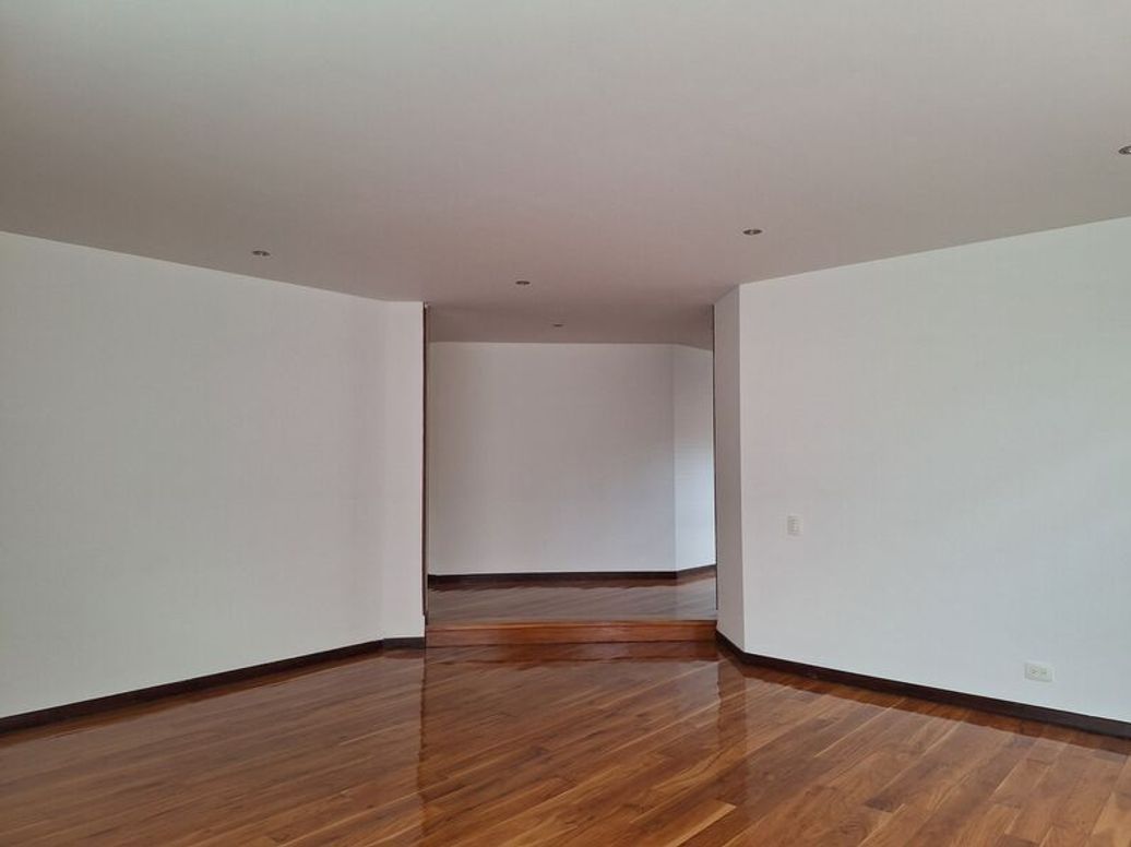 Casa de 5 alcobas en venta en San José De Bavaria, Bogotá, 550 m² · foto 6 de 20