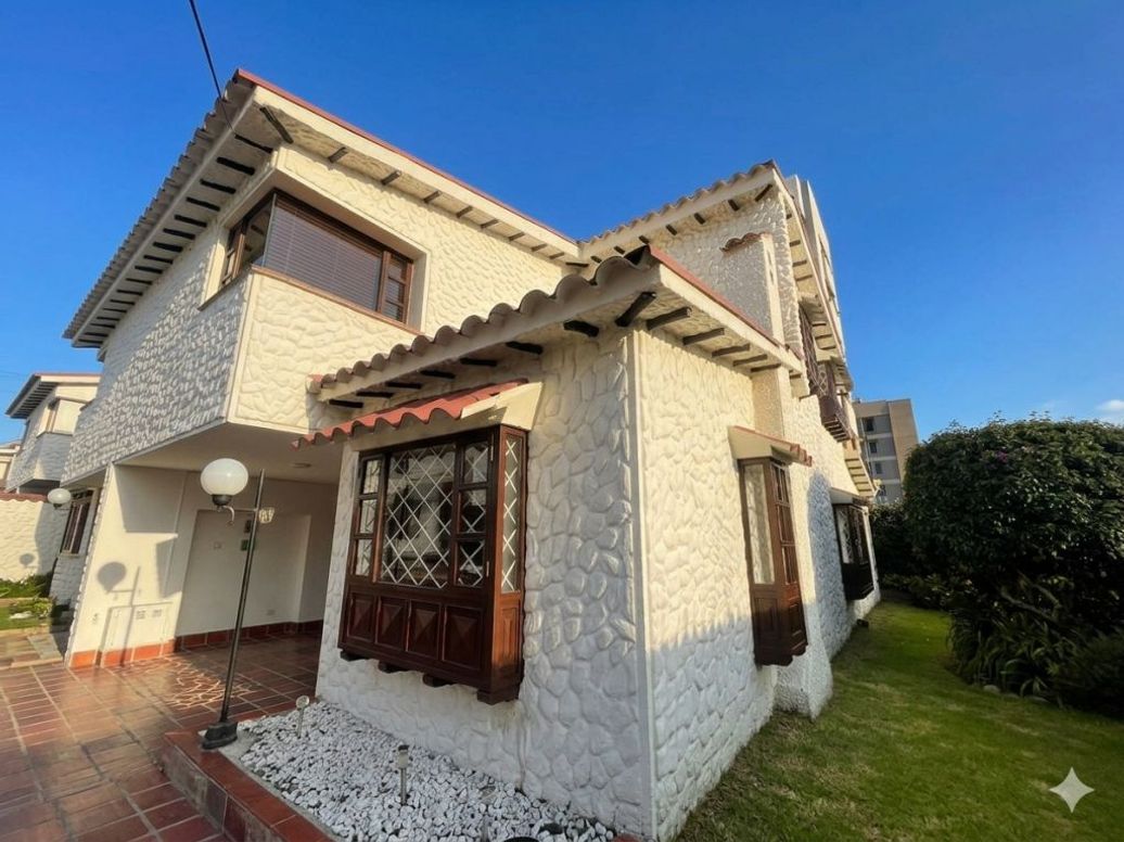 Casa de 4 alcobas en venta en Las Acasias, Bogotá, 159 m² · foto 3 de 20