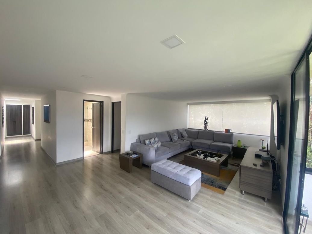 Apartamento de 3 alcobas en venta en Gratamira, Bogotá, 300 m² · foto 2 de 20