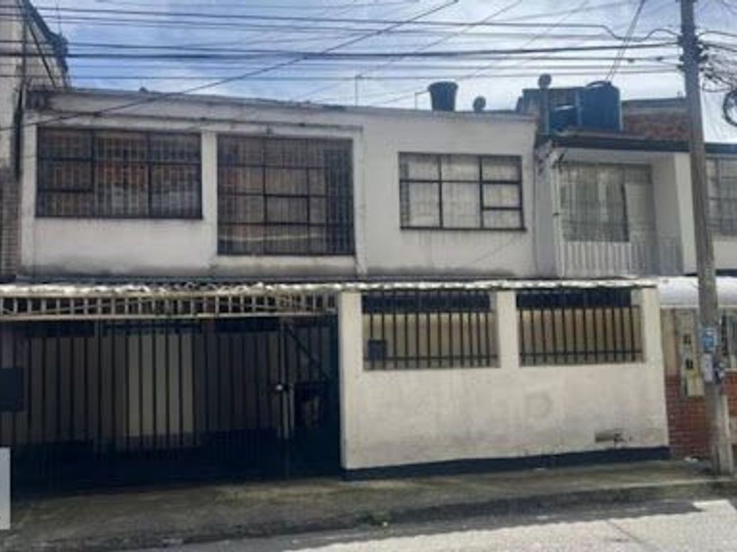 Casa de 8 alcobas en venta en Pardo Rubio, Bogotá, 292 m² · foto 2 de 18