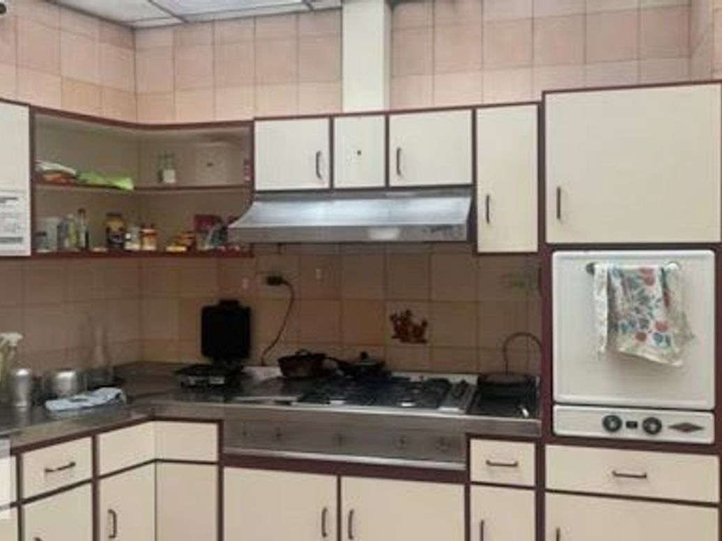 Casa de 8 alcobas en venta en Pardo Rubio, Bogotá, 292 m² · foto 10 de 18