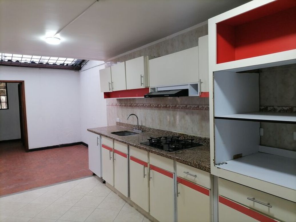 Casa de 3 alcobas en venta en El Batan, Bogotá, 250 m² · foto 5 de 17