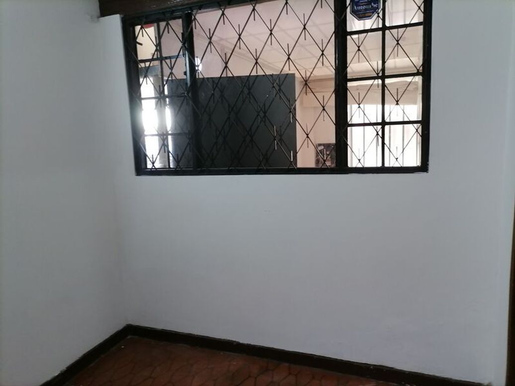 Casa de 3 alcobas en venta en El Batan, Bogotá, 250 m² · foto 4 de 17