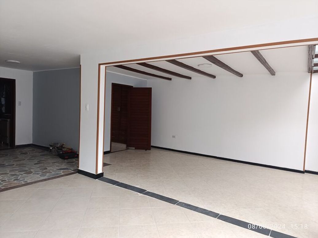 Casa de 3 alcobas en venta en El Batan, Bogotá, 250 m² · foto 10 de 17