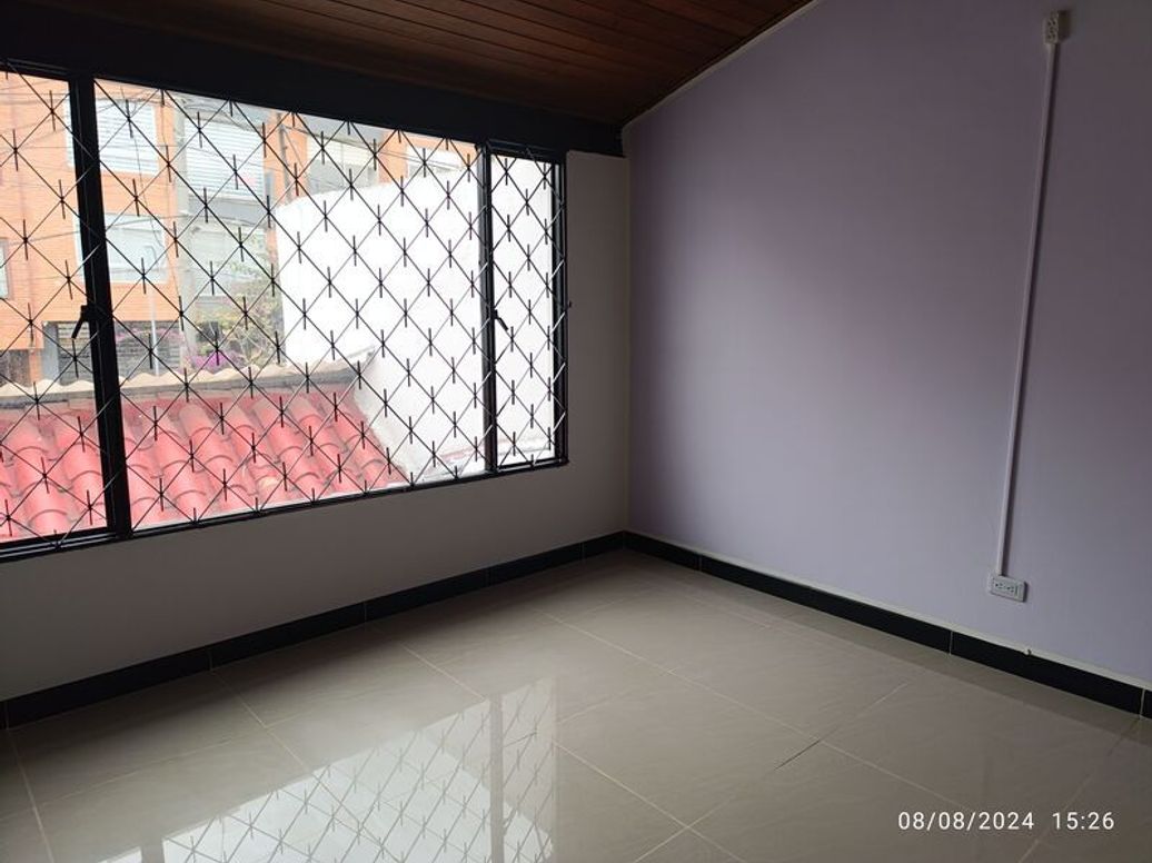 Casa de 3 alcobas en venta en El Batan, Bogotá, 250 m² · foto 13 de 17