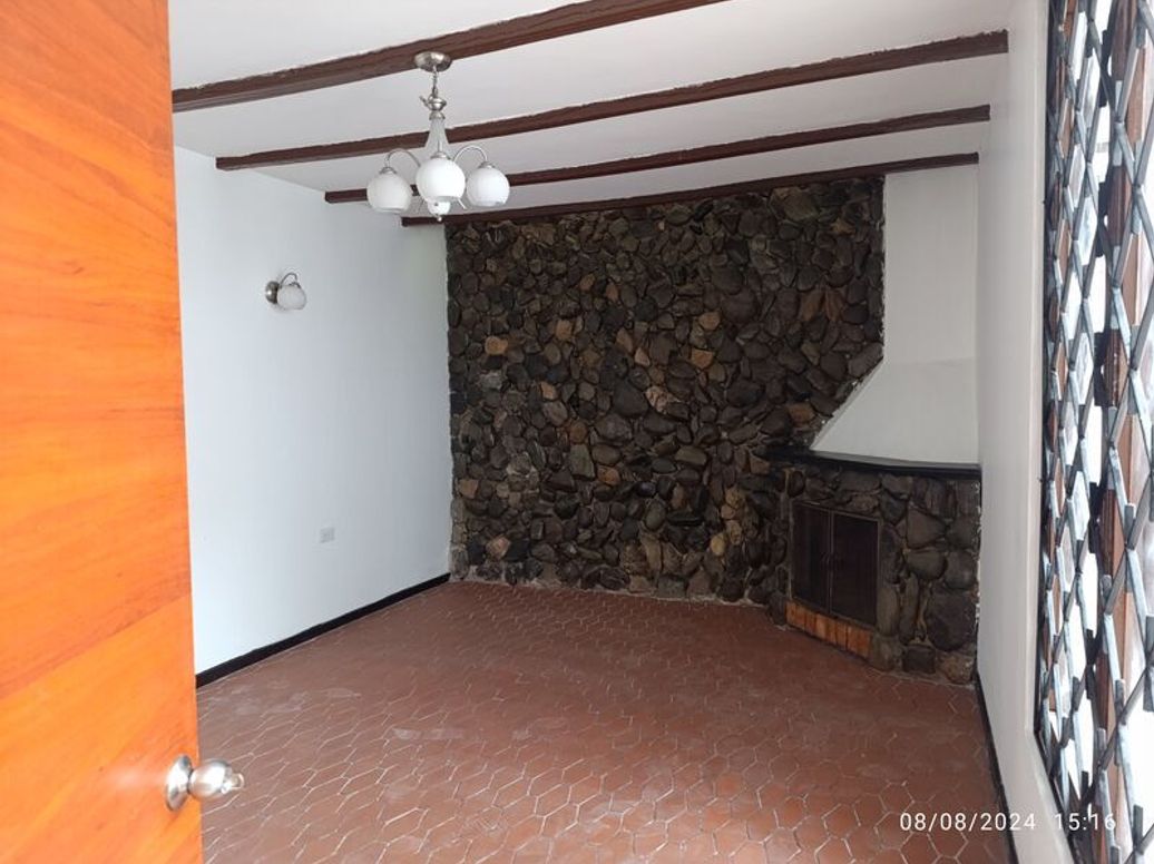 Casa de 3 alcobas en venta en El Batan, Bogotá, 250 m² · foto 8 de 17