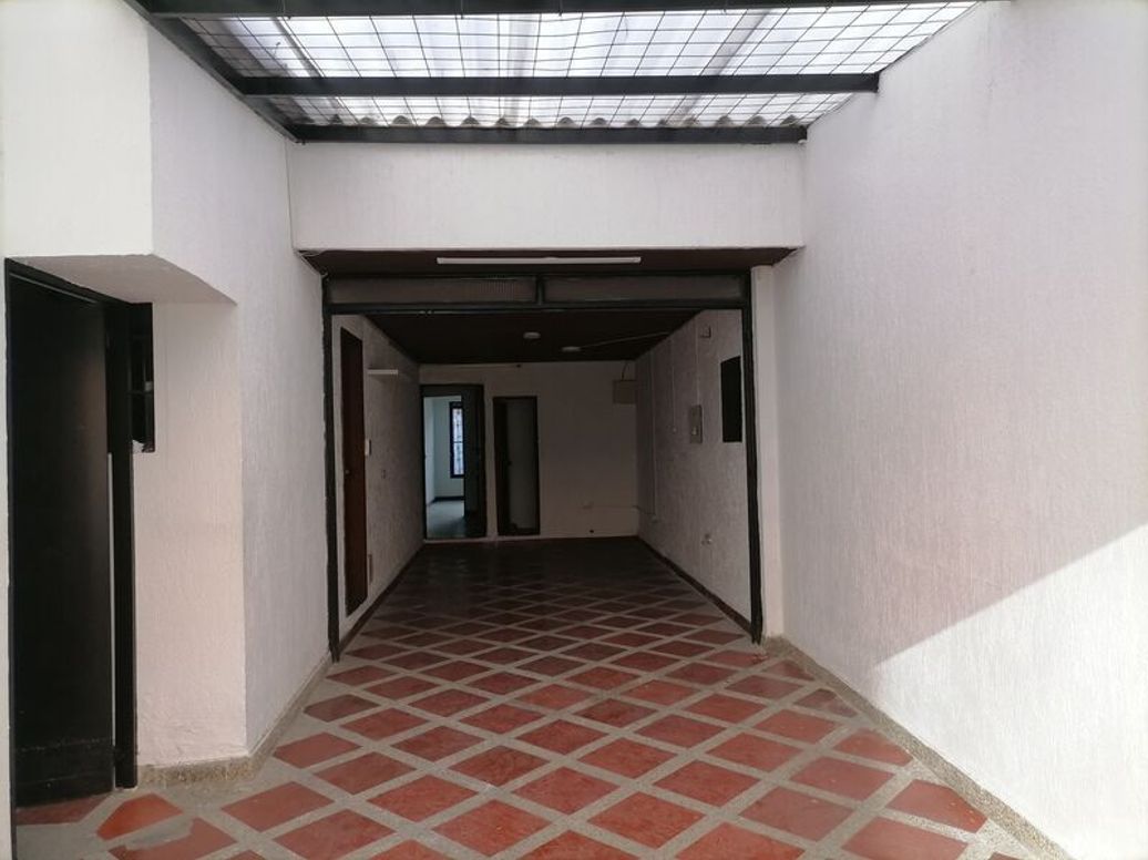 Casa de 3 alcobas en venta en El Batan, Bogotá, 250 m² · foto 2 de 17